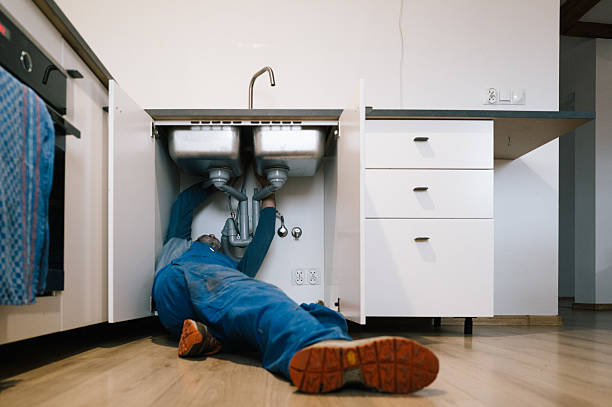 Professional Plumbing technician working in Alton, MO